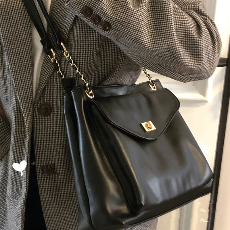 Large-capacity Shoulder Messenger Bag Small Group High-grade Underarm Bag