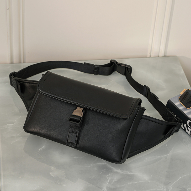 2023 New High-capacity Retro Fashion Chest Bag