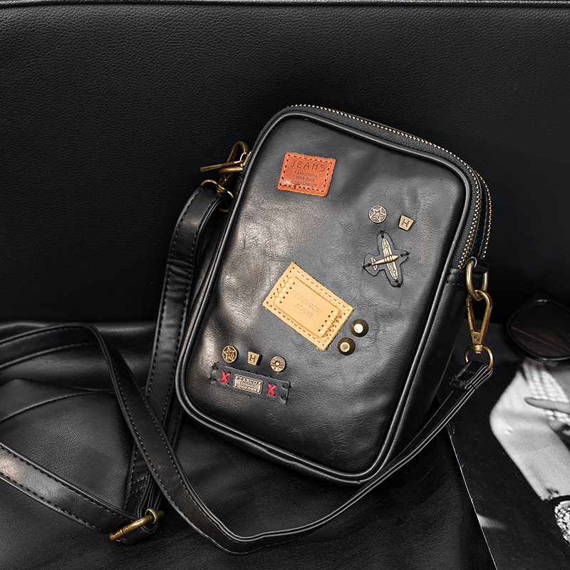 2023 New Fashion Brand Rivet Shoulder Messenger Bag